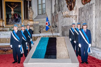 Korp!Korp! rongkäik Eesti Vabariigi 90. aastapäeval Korp!Korp! rongkäik Eesti Vabariigi 90. aastapäeval. Raekoja plats - Toompea loss - Stenbocki maja